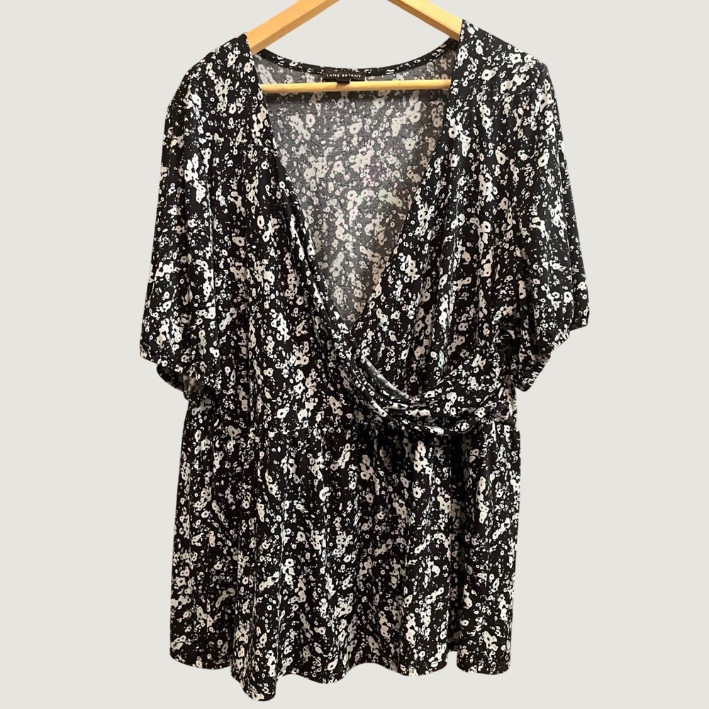 Lane Bryant Top Womens 22/24 Black White Floral Faux Wrap Peplum Short Sleeve